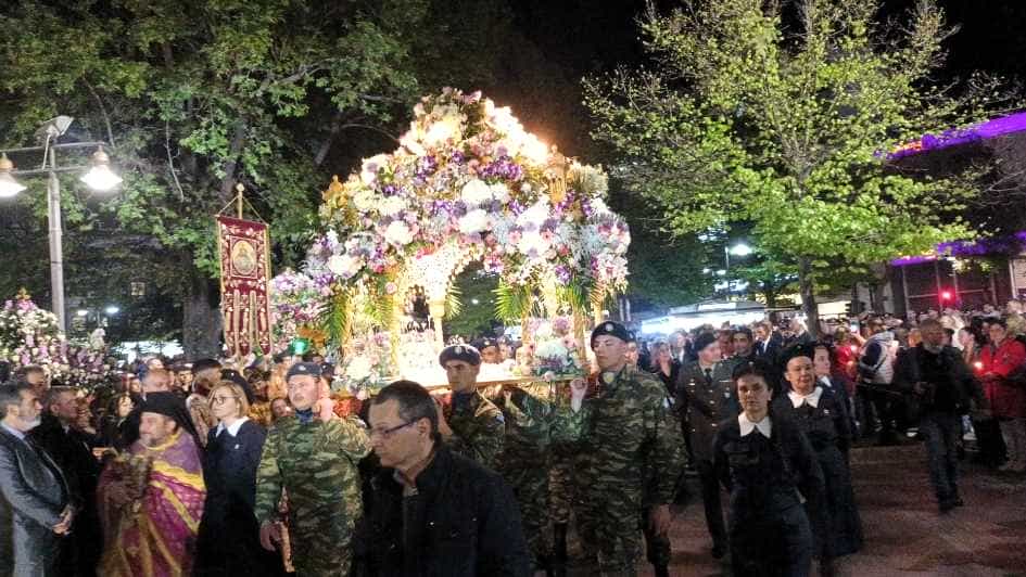 Στην κεντρική πλατεία οι 6 Επιτάφιοι της Λάρισας