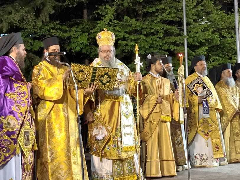 Στην κεντρική πλατεία οι 6 Επιτάφιοι της Λάρισας