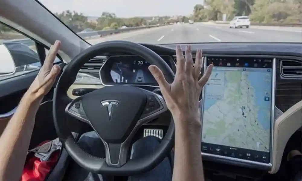 «Βόμβα» στην Tesla έβαλε Έλληνας μηχανικός