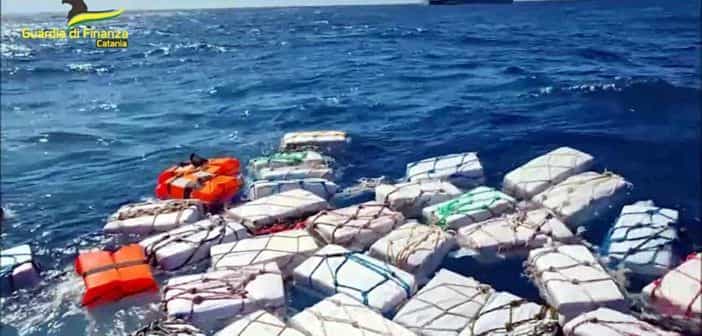 Πλωτά δέματα με κοκαΐνη