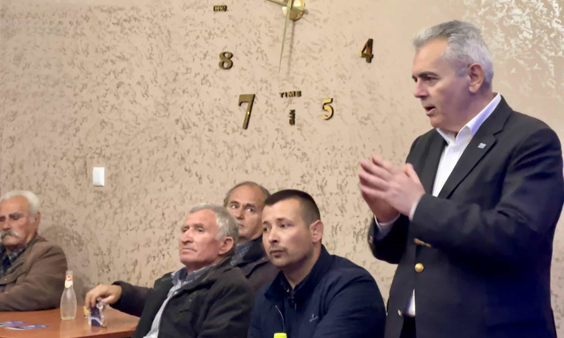 ΜΑΞΙΜΟΣ ΧΑΡΑΚΟΠΟΥΛΟΣ ΑΠΟ ΤΑ ΚΑΛΥΒΙΑ ΕΛΑΣΣΟΝΑΣ: