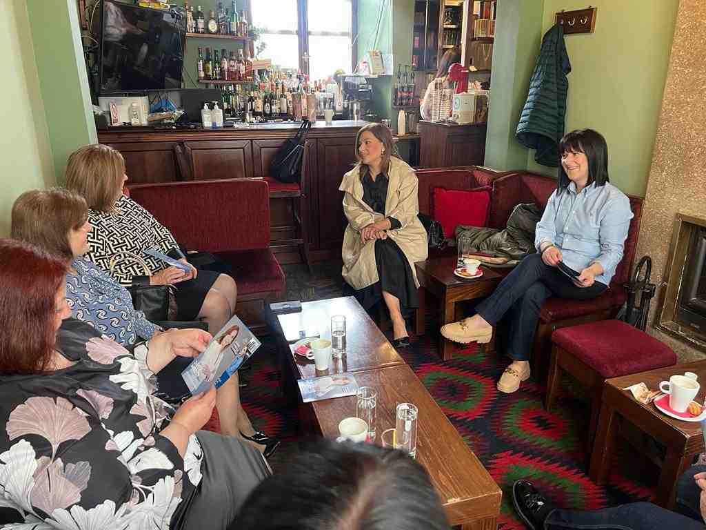 Στέλλα Μπίζιου σε Λιβάδι και Σαραντάπορο: Κάθε φορά που βρίσκομαι
στα χωριά της Ελασσόνας αισθάνομαι πως βρίσκομαι δίπλα στους
δικούς μου ανθρώπους