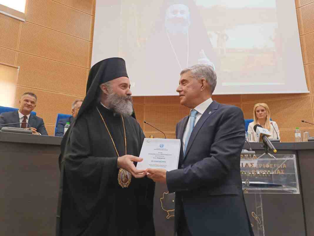 1683969479987 τελετή υποδοχής του Αρχιεπισκόπου Αυστραλίας κ.κ. Μακάριου από τον Περιφερειάρχη Κ. Αγοραστό και το Περιφερειακό Συμβούλιο Θεσσαλίας