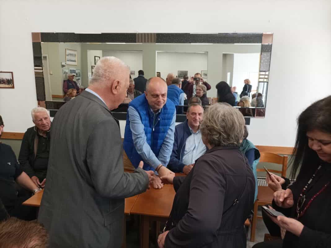 Κοσμοσυρροή για τον Χρήστο Καπετάνο στην ομιλία του στον Αμπελώνα