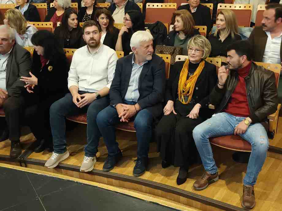 Ε. Κουντουρά από Λάρισα