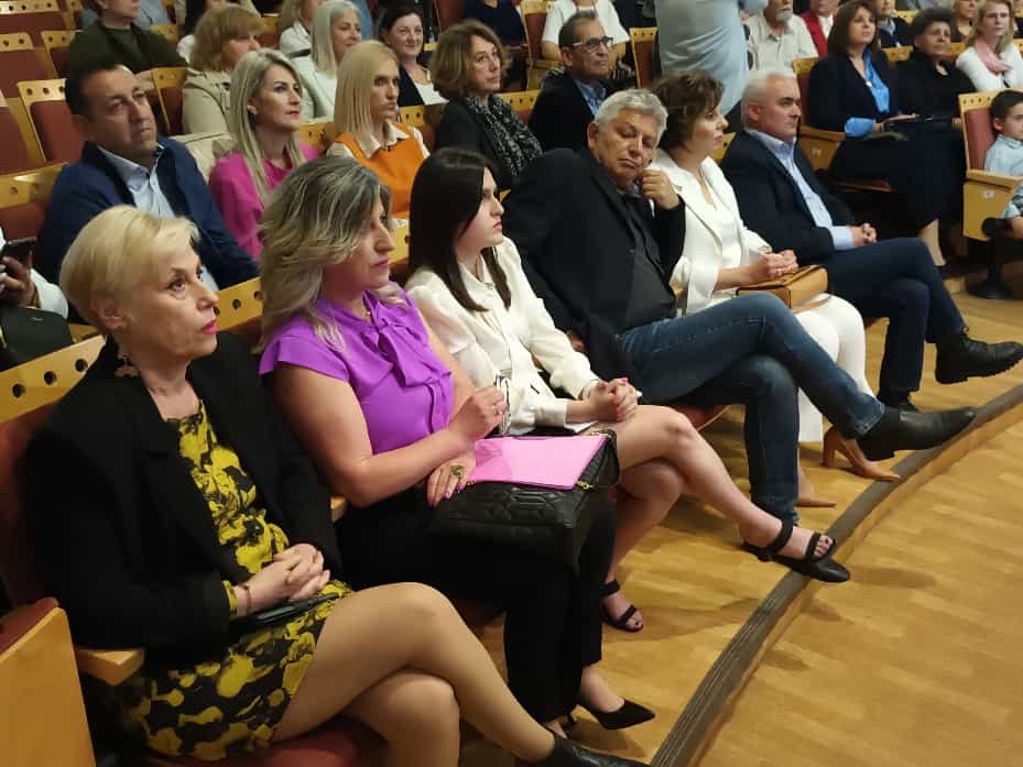 Ε. Κουντουρά από Λάρισα