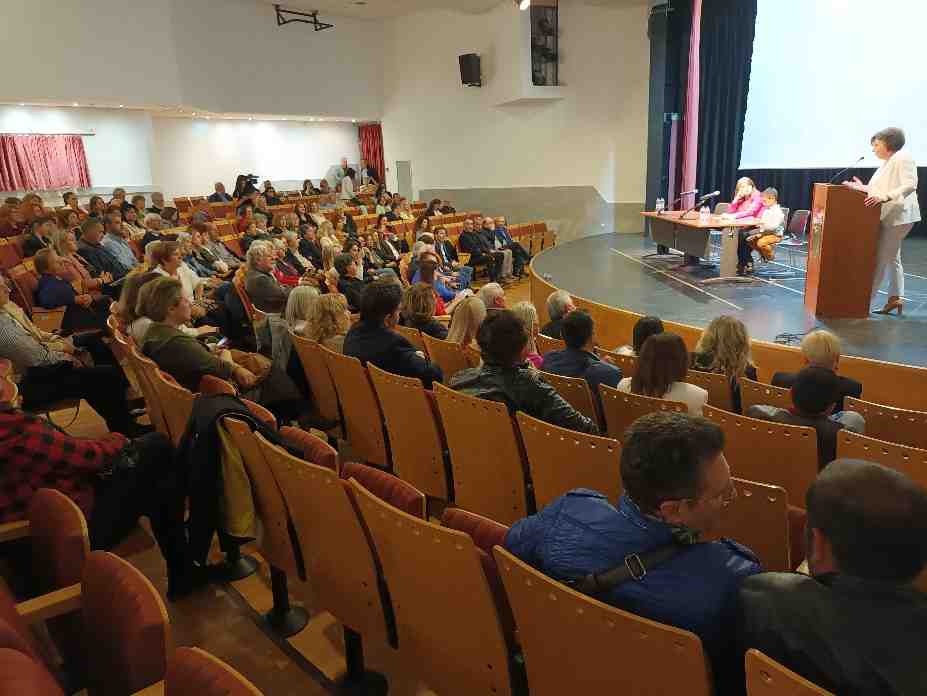 Ε. Κουντουρά από Λάρισα