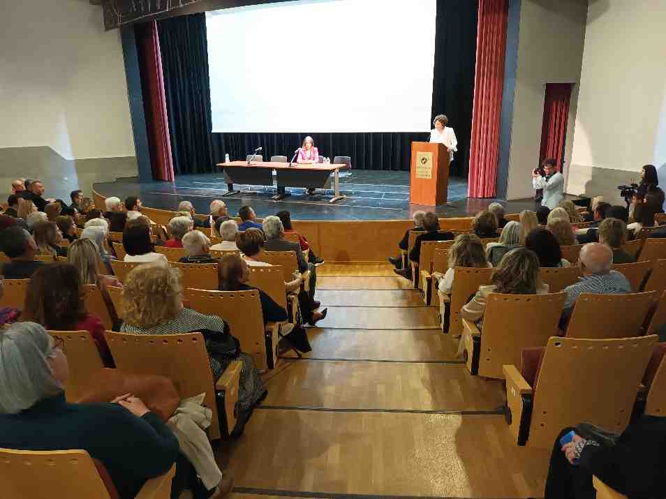 Ε. Κουντουρά από Λάρισα