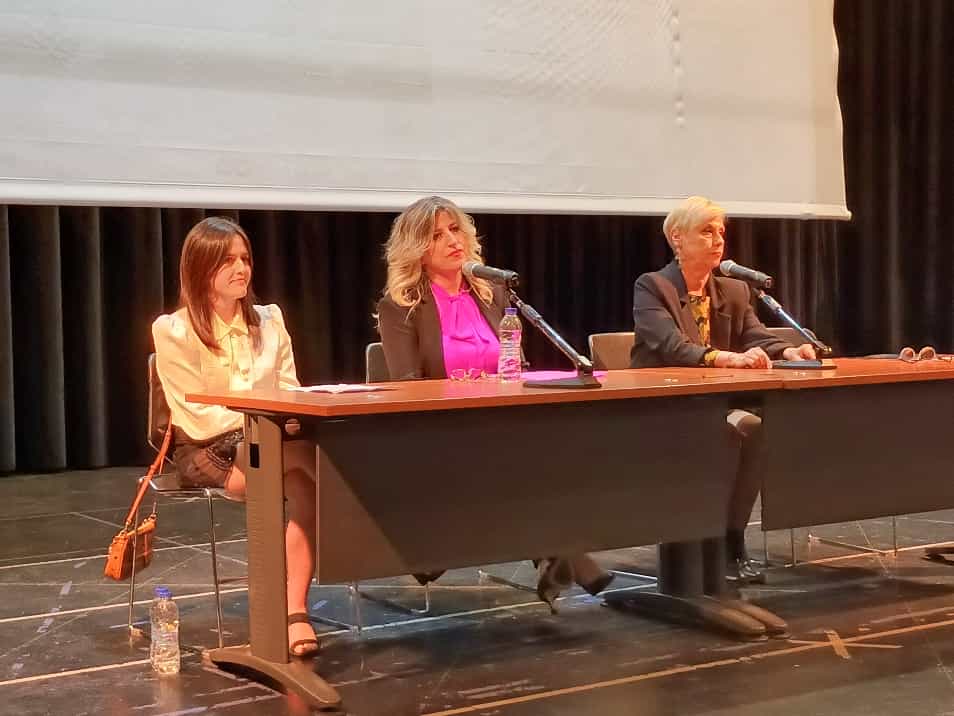 Ε. Κουντουρά από Λάρισα