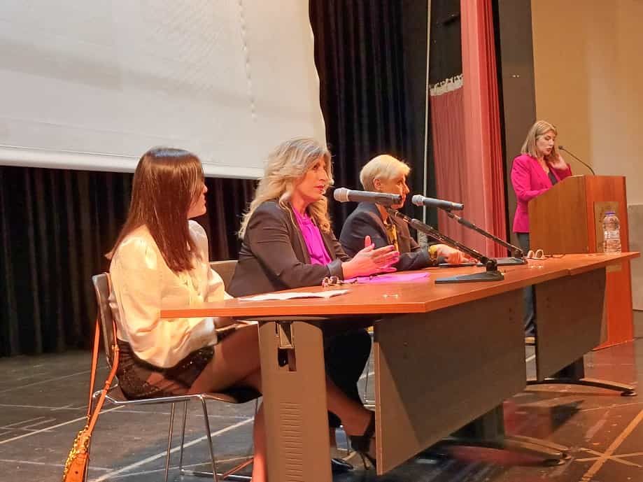 Ε. Κουντουρά από Λάρισα