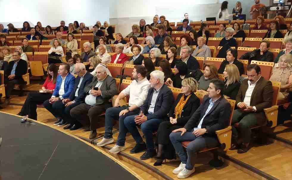 Ε. Κουντουρά από Λάρισα