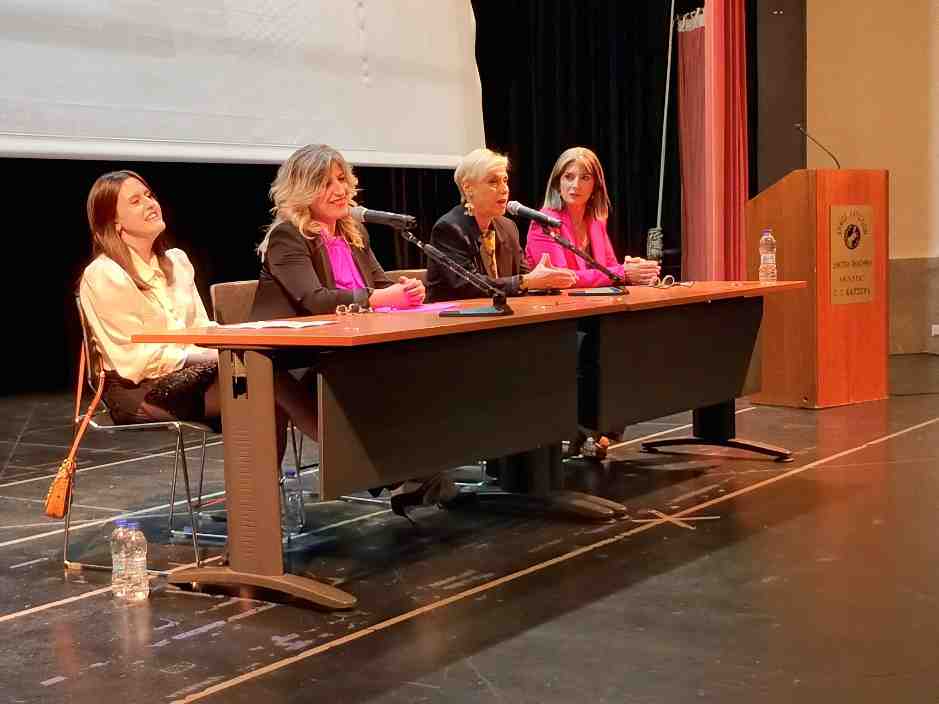 Ε. Κουντουρά από Λάρισα