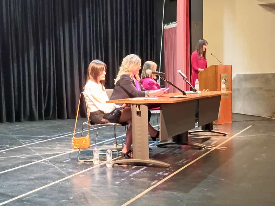 Ε. Κουντουρά από Λάρισα