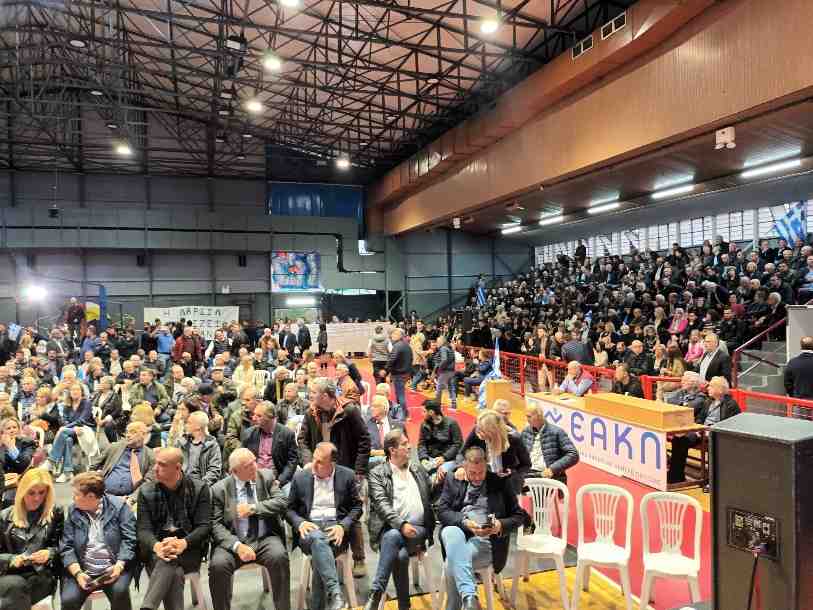 Ασφυκτικά γεμάτο το Στάδιο Αλκαζάρ για τον Χρήστο Καπετάνο