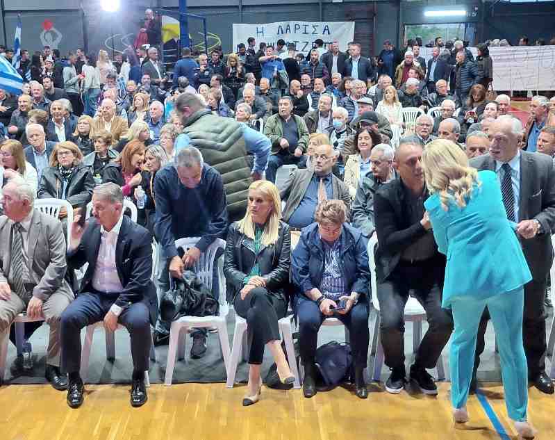 Ασφυκτικά γεμάτο το Στάδιο Αλκαζάρ για τον Χρήστο Καπετάνο