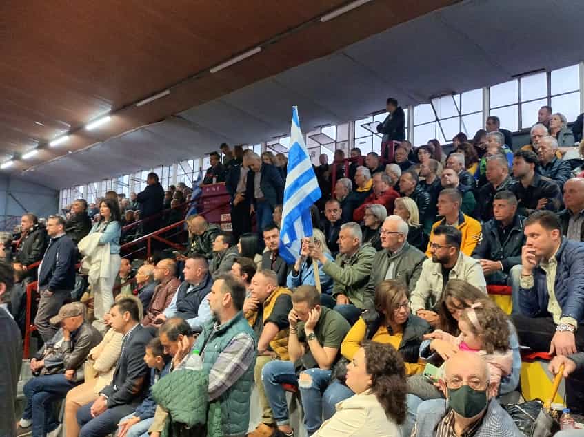 Ασφυκτικά γεμάτο το Στάδιο Αλκαζάρ για τον Χρήστο Καπετάνο