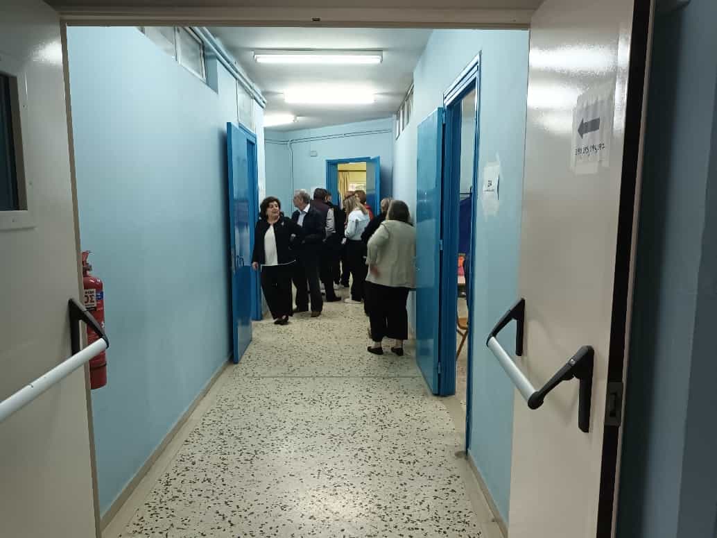 Από νωρίς το πρωί οι Λαρισαίοι στις κάλπες