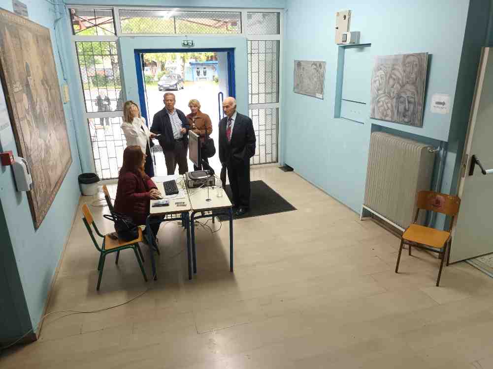 Από νωρίς το πρωί οι Λαρισαίοι στις κάλπες
