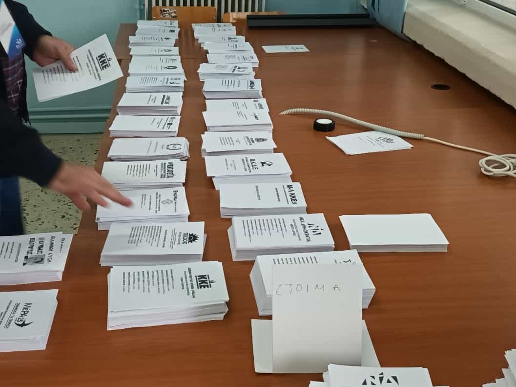Από νωρίς το πρωί οι Λαρισαίοι στις κάλπες