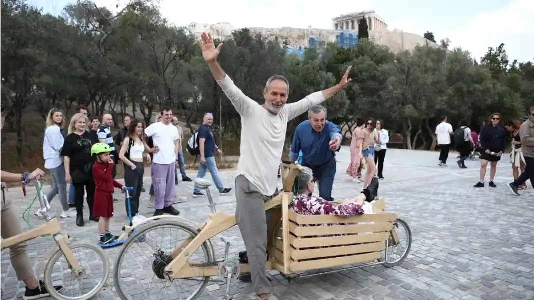 το κόμμα «Ευ-Κίνηση» του Πολ Ευμορφίδη