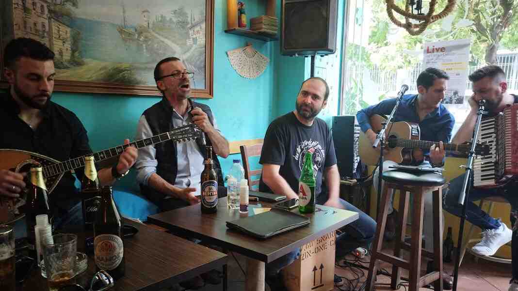 Συναυλία των Κομματικών Οργανώσεων Καλλιτεχνών και Επισιτισμού στη Λάρισα μπροστά στις εκλογές