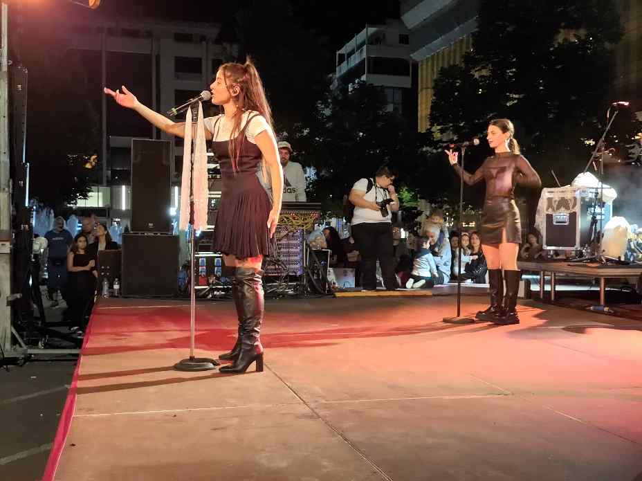 Ξεσήκωσε την Κεντρική πλατεία η Μαρίνα Σάττι