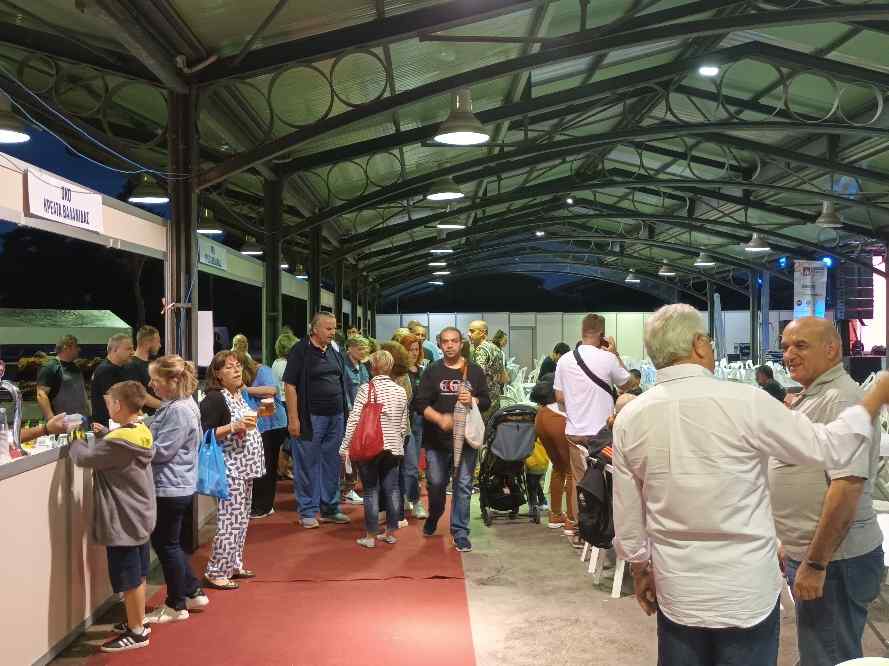 Άνοιξαν οι πόρτες του 2ου LARISSA FOODFEST στη Σκεπαστή Αγορά Νεάπολης 