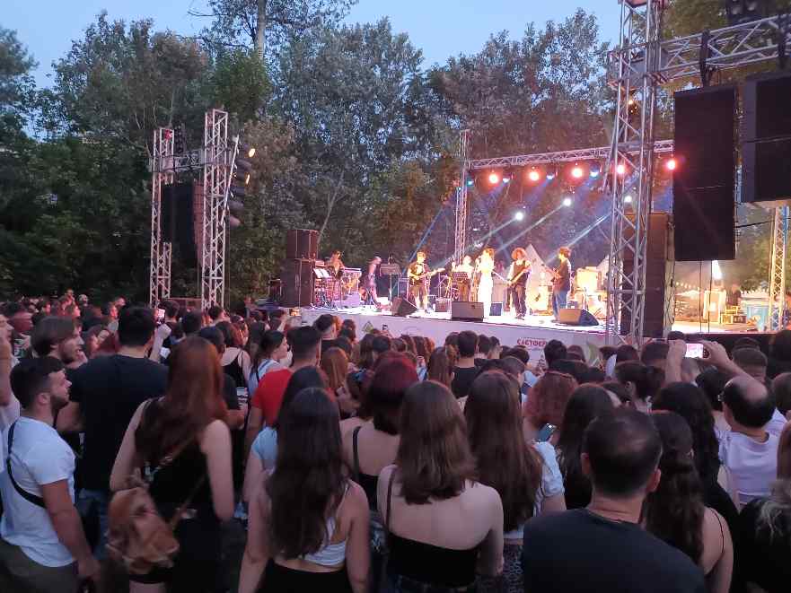 Πλήθος κόσμου στην πρώτη ημέρα του Φεστιβάλ Πηνειού 2023