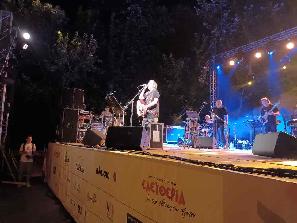 Υπέροχος Μίλτος Πασχαλιδης, ξεσήκωσε τους Λαρισαίους στο Φεστιβάλ Πηνειού