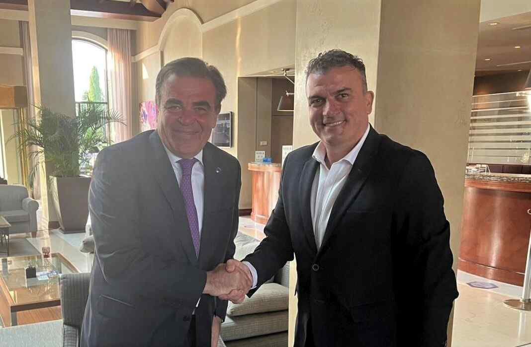 Με τον Μαργαρίτη Σχοινά συναντήθηκε ο Θανάσης Μαμάκος – Επί τάπητος οι δυνατότητες χρηματοδότησης έργων στη Λάρισα