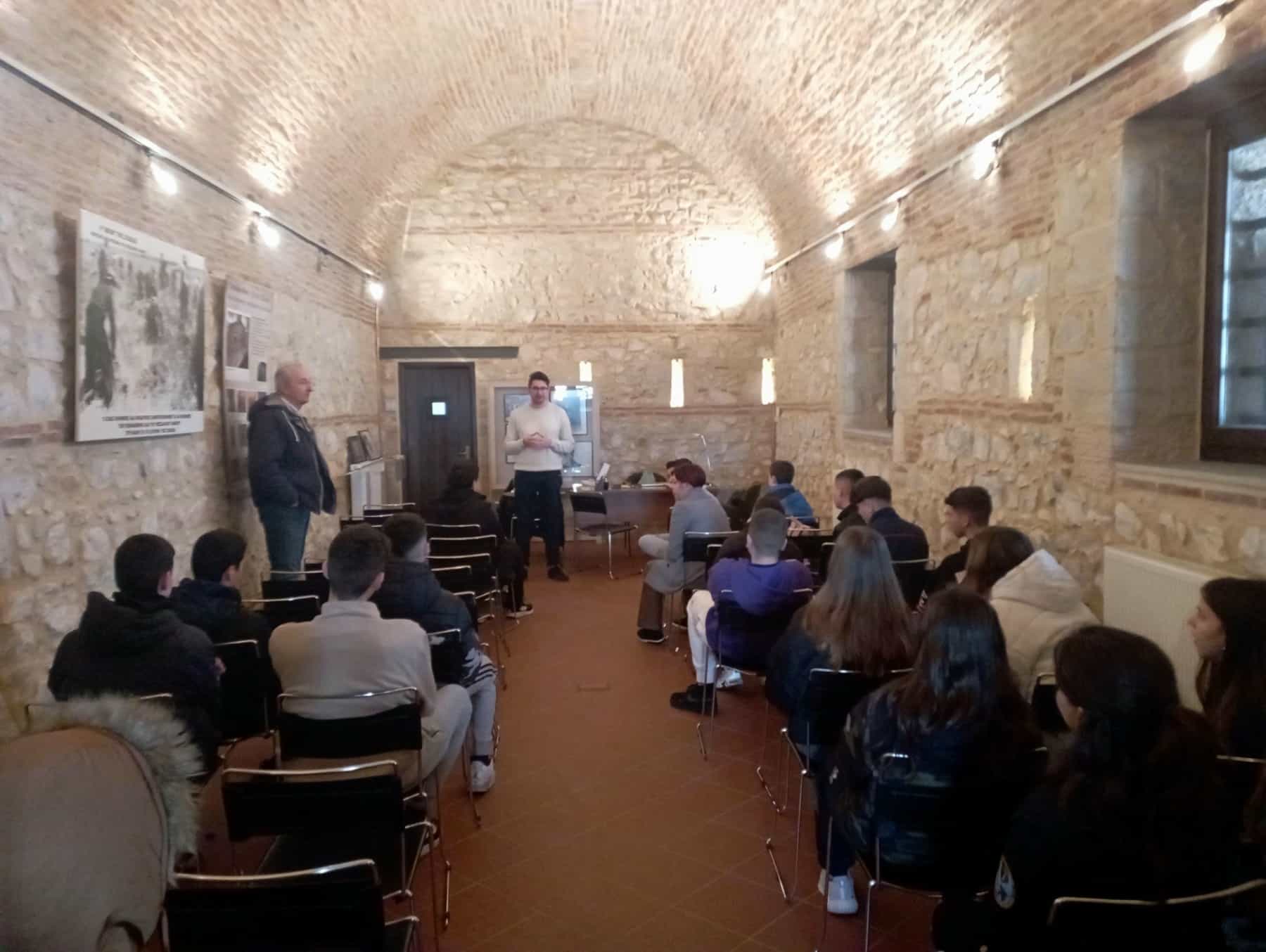 Στο ΜΕΑΛ για την ΕΠΟΝ