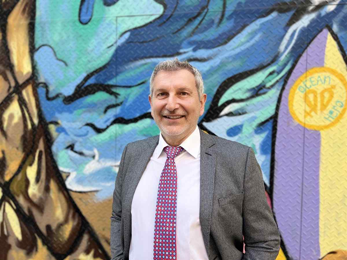 Κυκλοφόρησε το νέο βιβλίο του Λαρισαίου ποιητή Δημοσθένη Πατρώνα με τίτλο «Aδέσποτη ζωή»