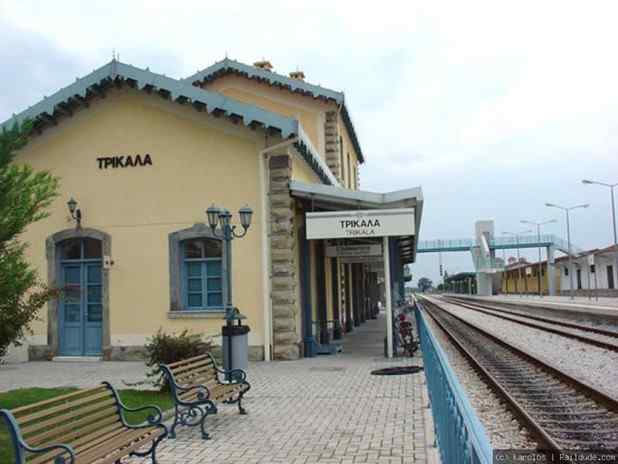Συνελήφθη… γιαγιά, που έκοβε την περίφραξη ασφαλείας των γραμμών του ΟΣΕ