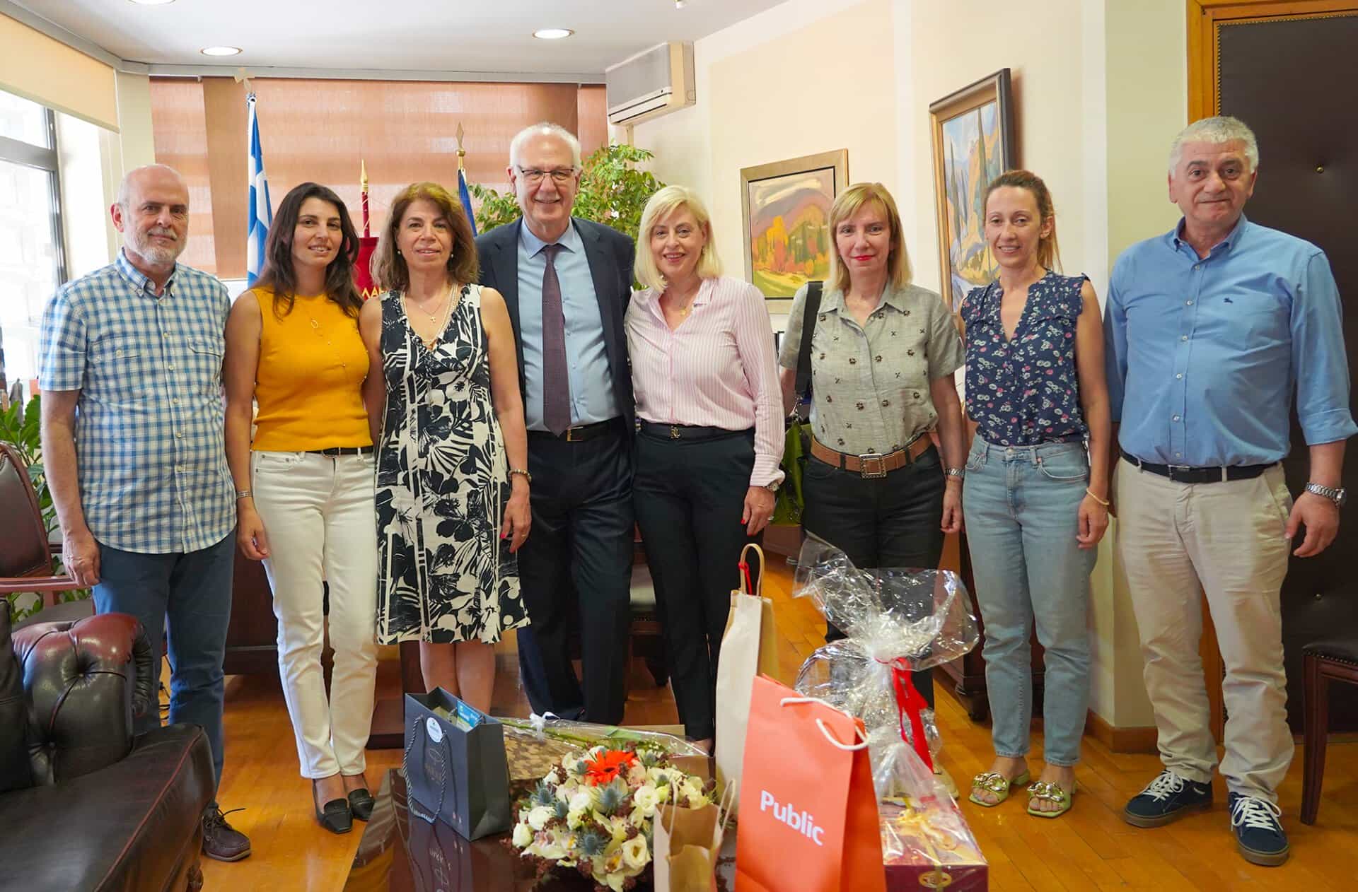 Πλήθος κόσμος για ευχές στον δήμαρχο Απόστολο Καλογιάννη