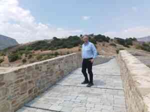 Την πέτρινη τοξωτή γέφυρα της Σαρακίνας διασώζει η Περιφέρεια Θεσσαλίας