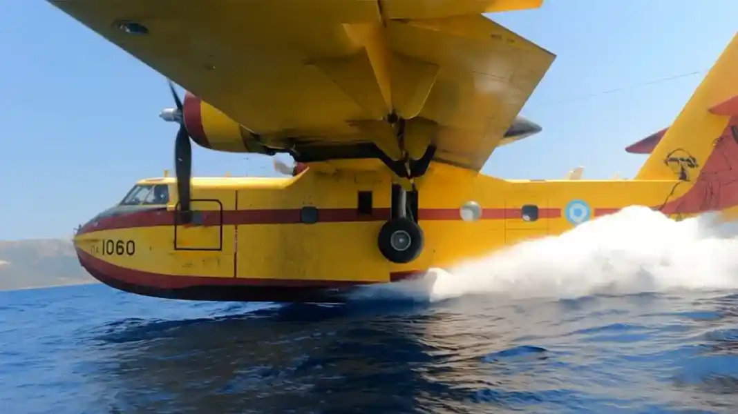 βίντεο με τις ρίψεις νερού από Canadair και Chinook