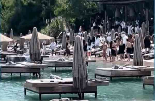 ξαπλώστρες και καρέκλες