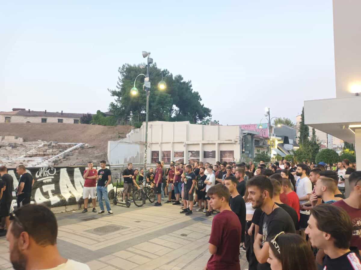 Αποχαιρέτησαν τον φίλο τους Αλέξανδρο στο αρχαίο θέατρο