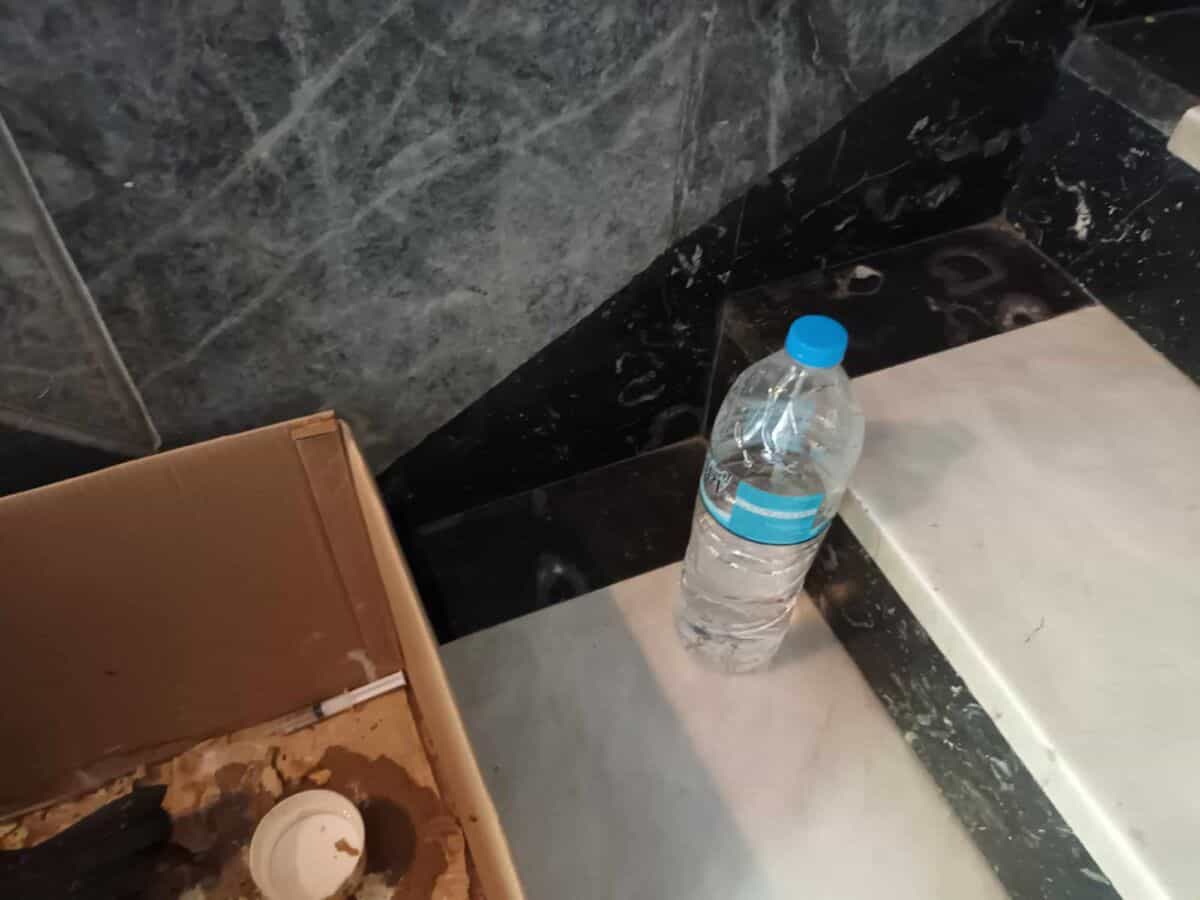 Λαρισαιος πολίτης περιέθαλψε τραυματισμένο πουλί εν μέσω καύσωνα