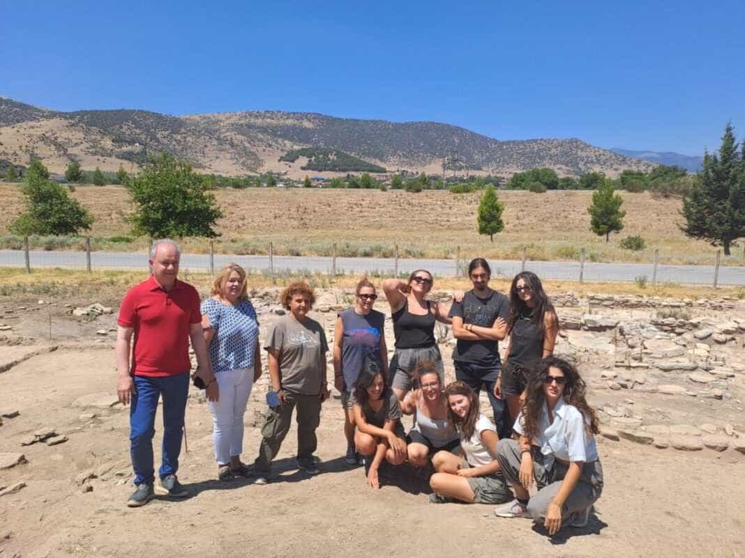 20230728_132216 Ολοκληρώθηκε και φέτος η Γ΄ φάση του προγράμματος ανασκαφής και ανάδειξης του αρχαιολογικού χώρου στο Μακρυχώρι