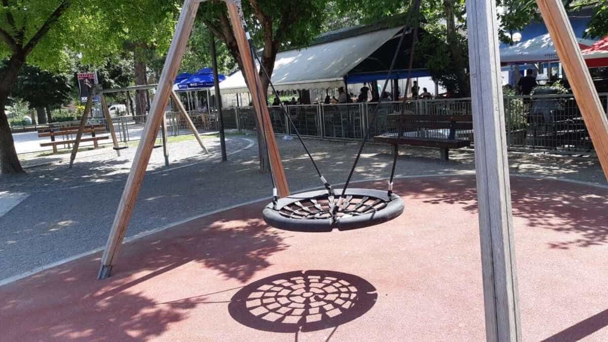 Κατασκευάζονται νέες και αναβαθμίζονται 7 παιδικές χαρές στο Δ. Λαρισαίων