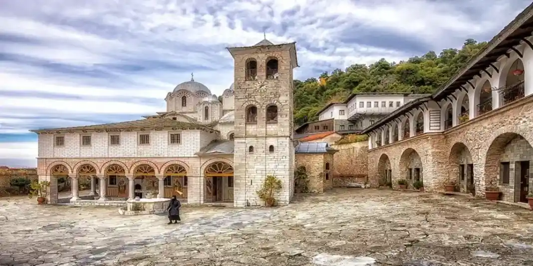 επιβλητικές εκκλησίες της Ελλάδας που είναι αφιερωμένες στην Παναγία