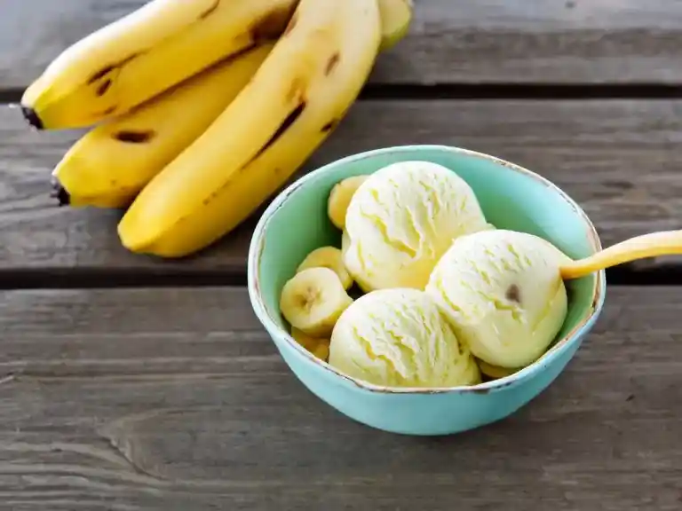 Υγιεινό παγωτό μπανάνα με γιαούρτι