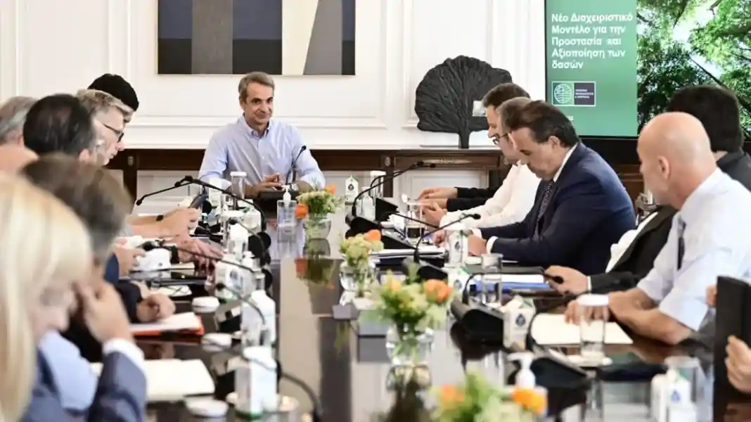 σύσκεψη στο Μαξίμου για Έβρο και Πάρνηθα