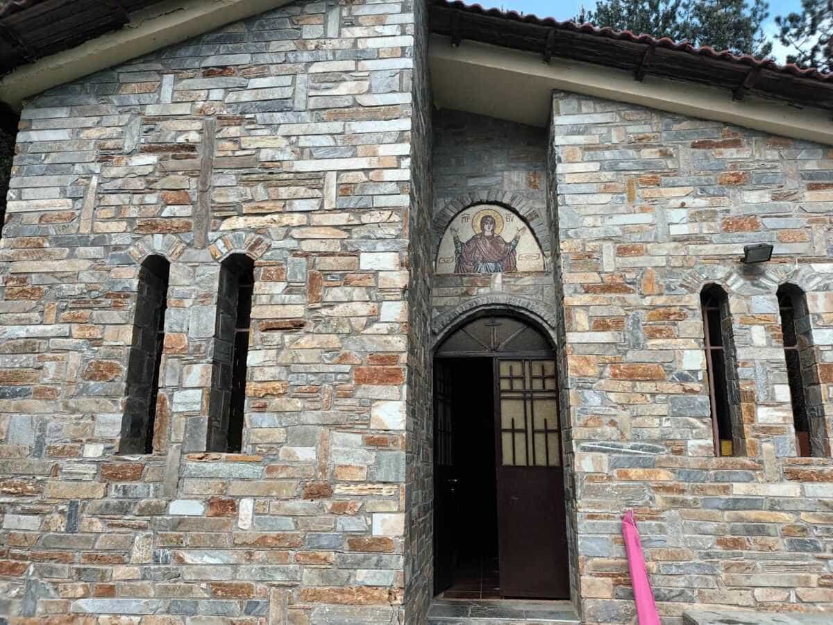 Παναγία «Πατωμένη» στην Καλλιπεύκη Λάρισας