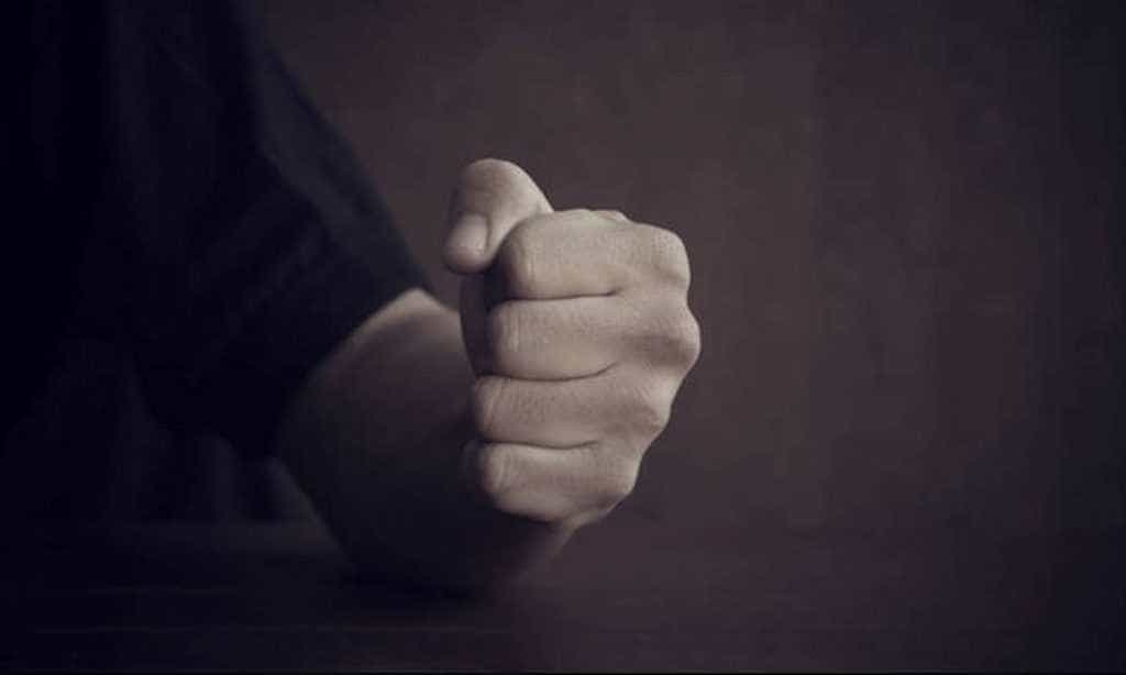 Τρίκαλα: Ξυλοκόπησε την σύζυγό του και εξαφανίστηκε για να γλιτώσει το αυτόφωρο