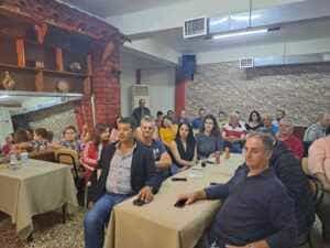 Εντυπωσιακή η παρουσία των κατοίκων του Παραποτάμου, για να ακούσουν την ομιλία του Δημάρχου Τεμπών κ. Γεώργιου Μανώλη