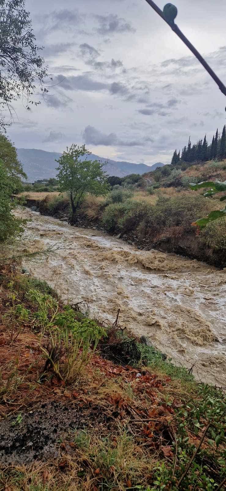 Γόννοι: Απίστευτο… Καταστράφηκε ο μισός δρόμος, κίνδυνος για τα γειτονικά σπίτια