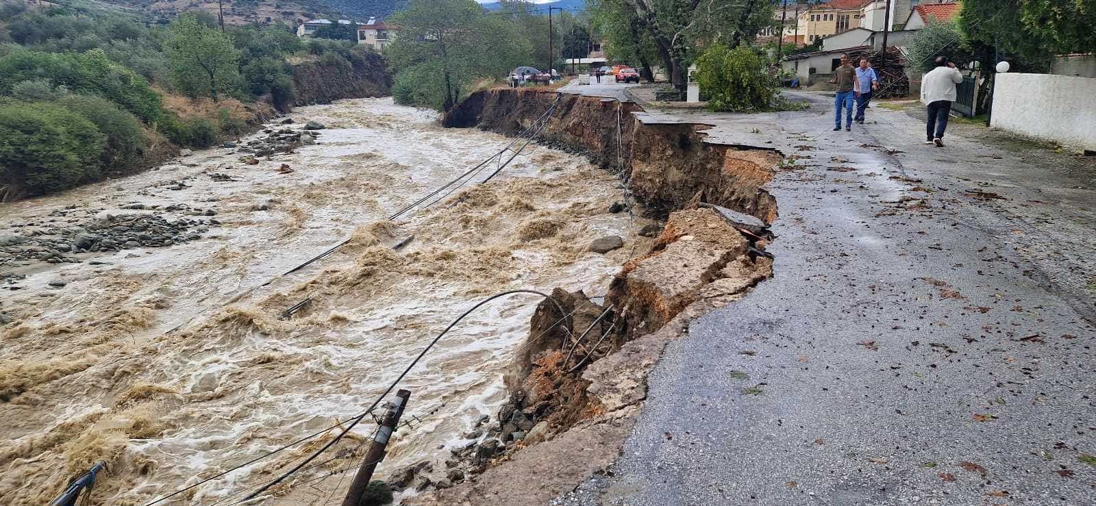 Γόννοι: Απίστευτο… Καταστράφηκε ο μισός δρόμος, κίνδυνος για τα γειτονικά σπίτια