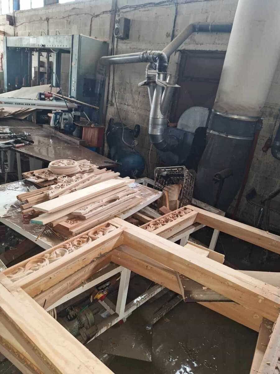 Μεγάλες καταστροφές σε επιχειρήσεις της πόλης από την κακοκαιρία